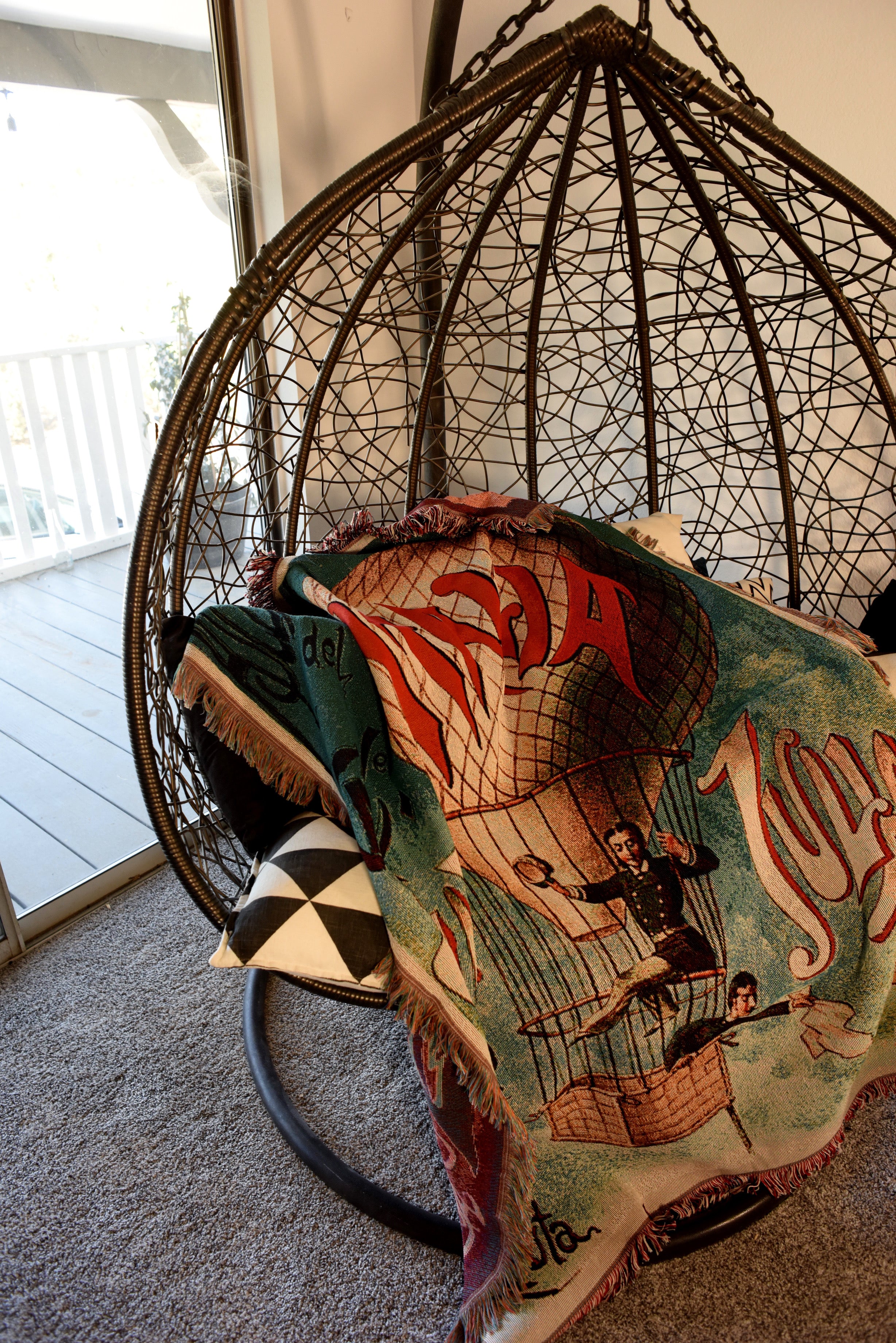 Italia’s Eco Capri Picnic & Home Throw