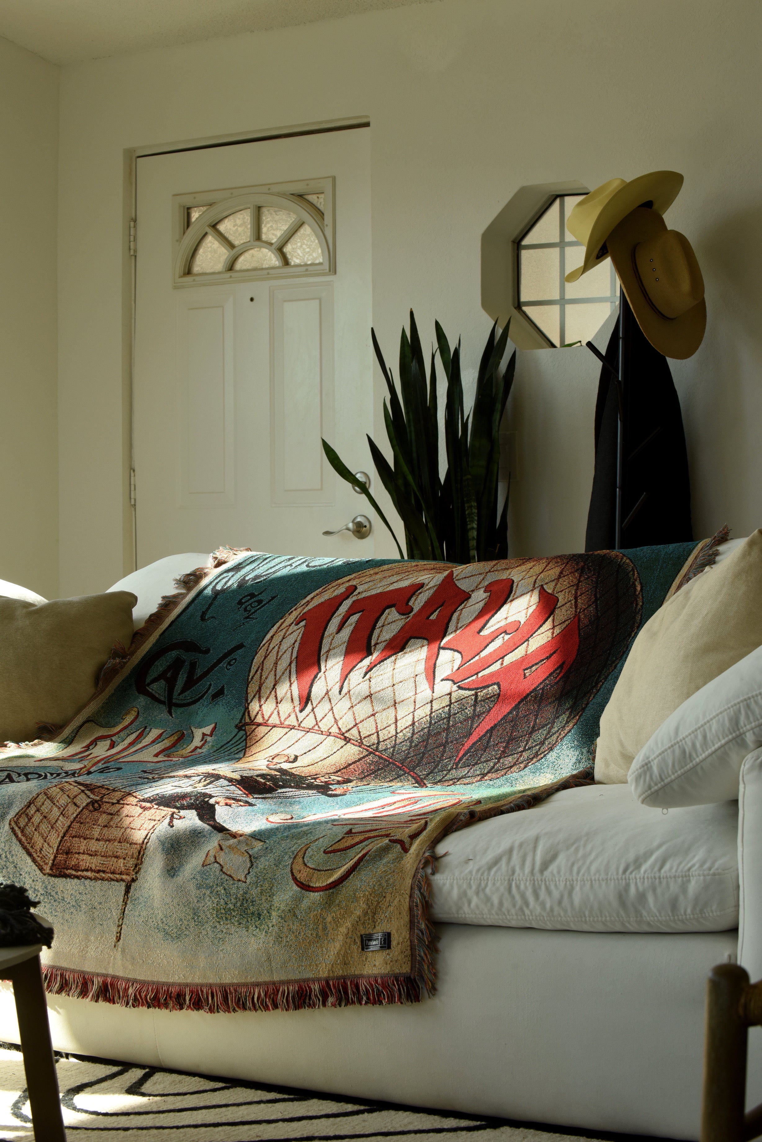 Italia’s Eco Capri Picnic & Home Throw
